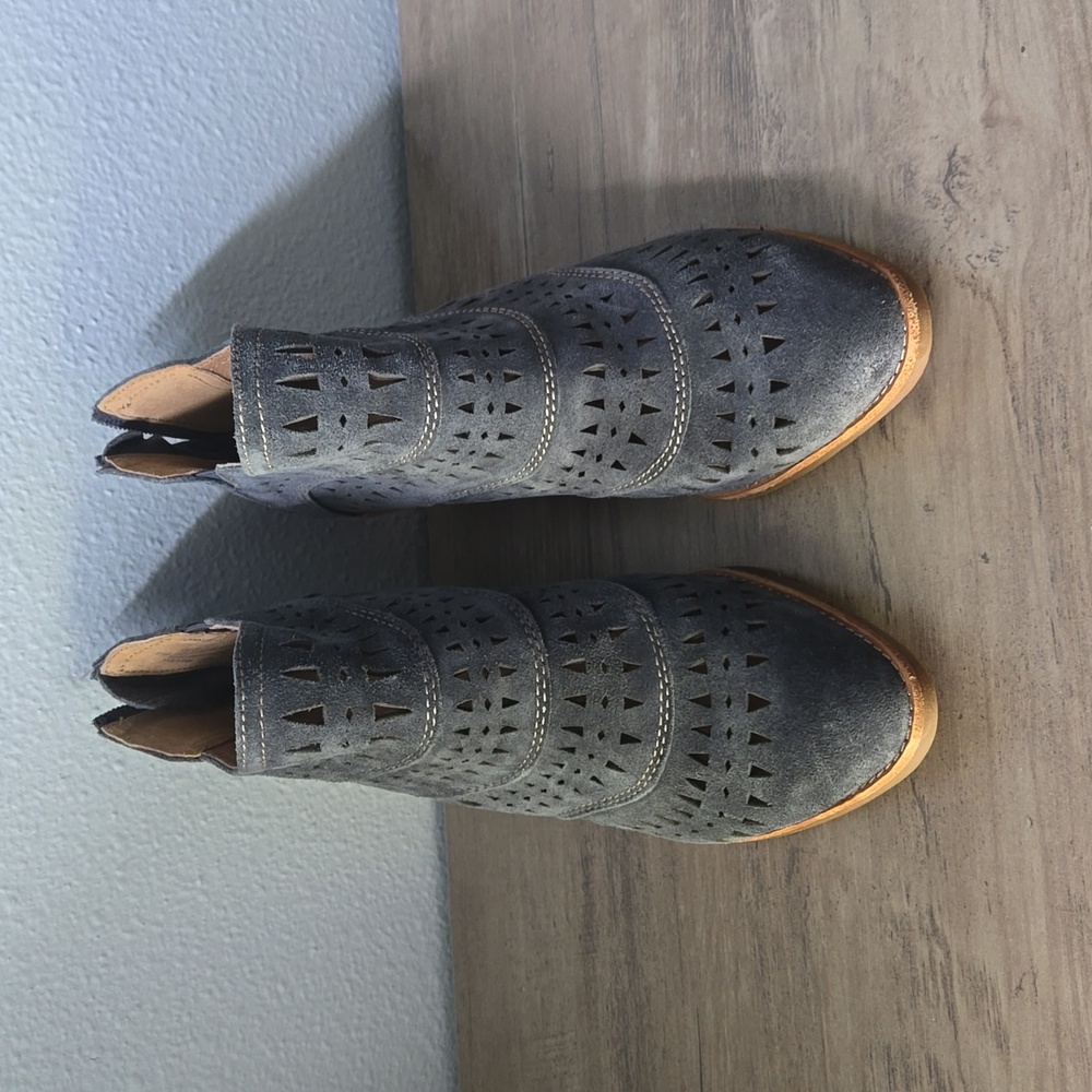 Soft ankle booties